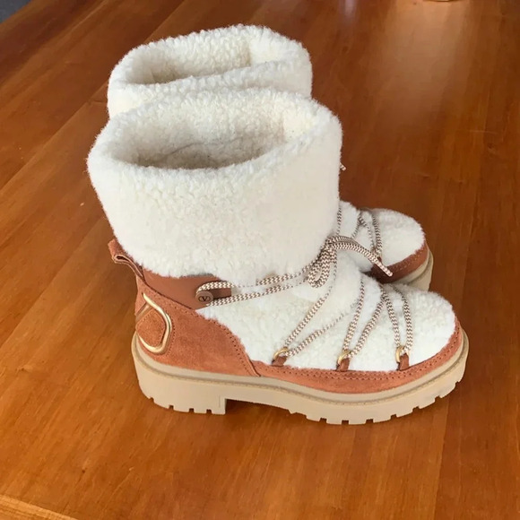 EUC VALENTINO GARAVANI shearling boots size 37.5